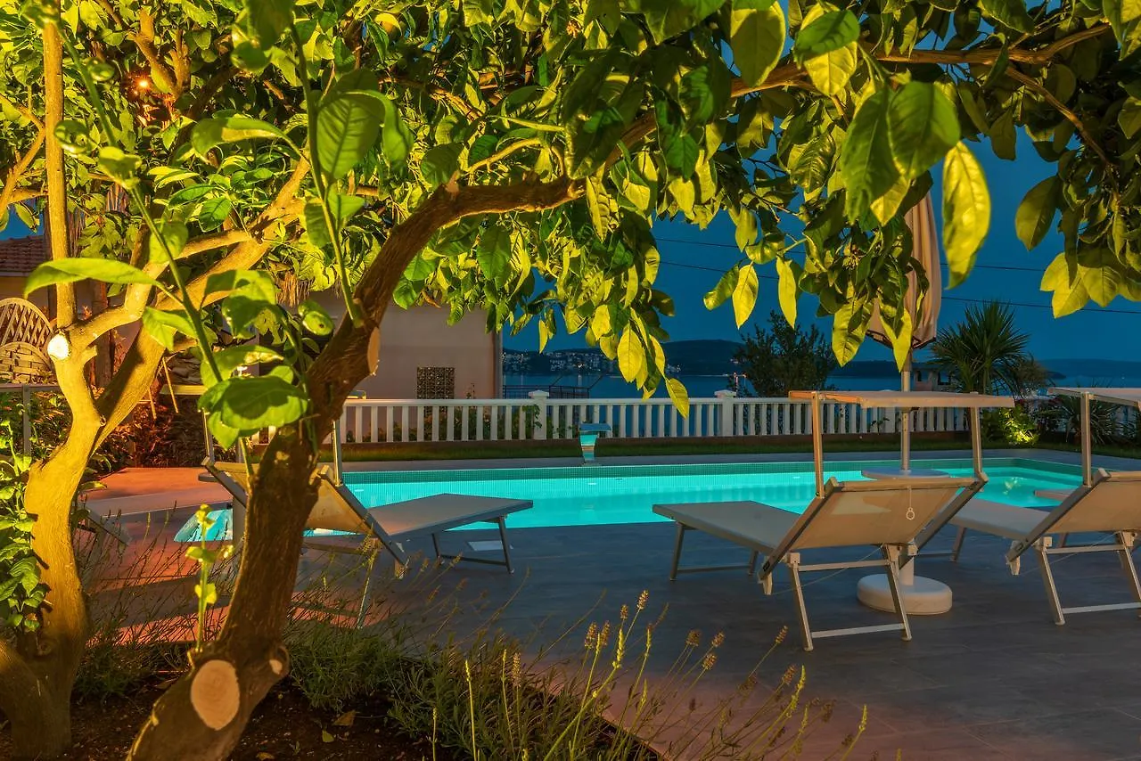 Villa Ana Trogir 0*,  Kroatien